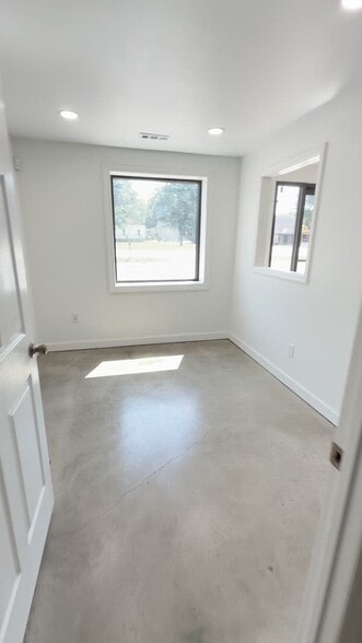 Primary Photo Of 2042 Fisher St, Huntsville Warehouse For Lease