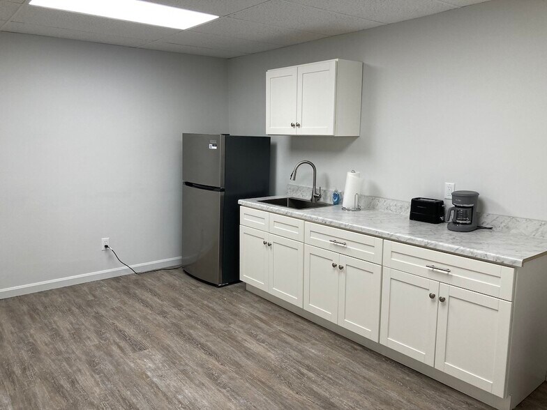 More Photos Of 38-40 Market St, Amesbury Office Residential For Sale