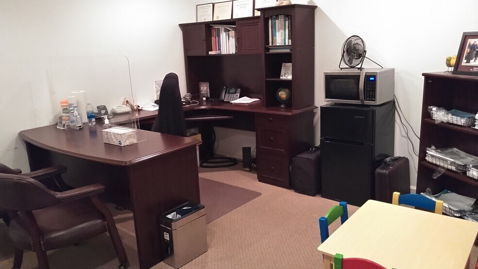 More Photos Of 34 W Main St, Hamlet Office For Lease