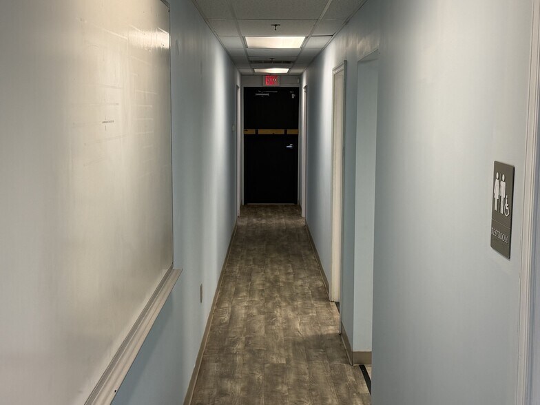 More Photos Of 1612 Centerville Tpke, Virginia Beach Flex For Lease