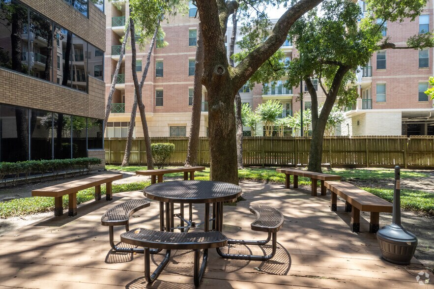 More Photos Of 1502 Augusta Dr, Houston Office For Lease