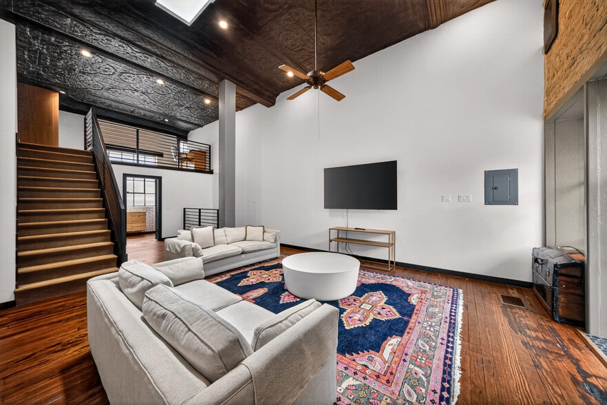 More Photos Of 614 High St, Comfort Storefront Retail Residential For Sale