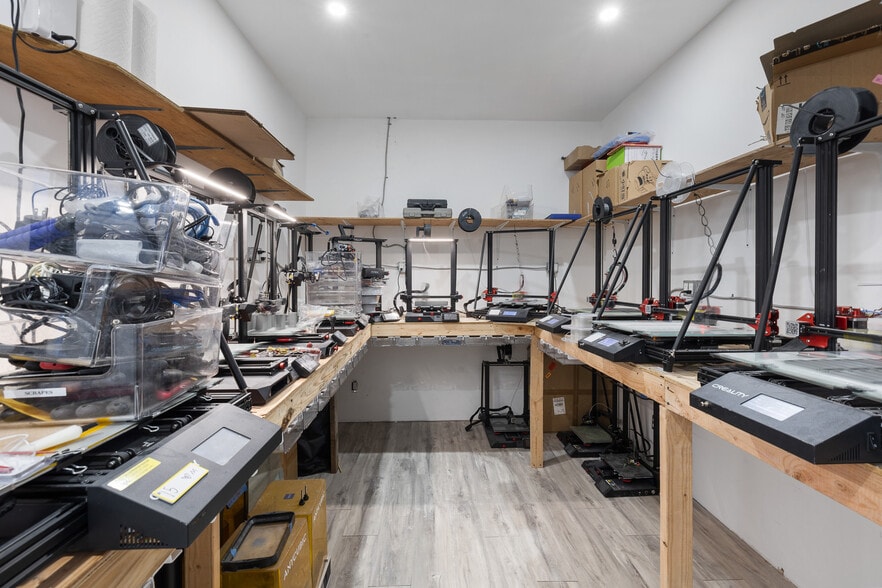 More Photos Of 9937 Commerce Ave, Tujunga Freestanding For Sale