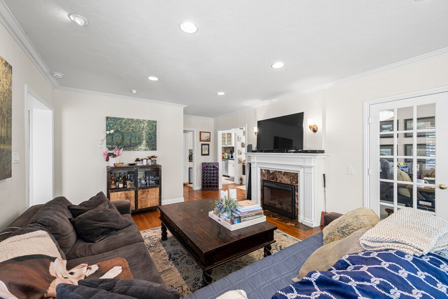 More Photos Of 112-20 E Redwood St, San Diego Apartments For Sale