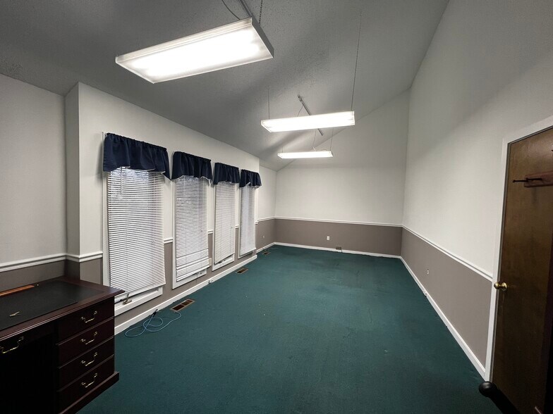 More Photos Of 300 N Pottstown Pike, Exton Office For Lease