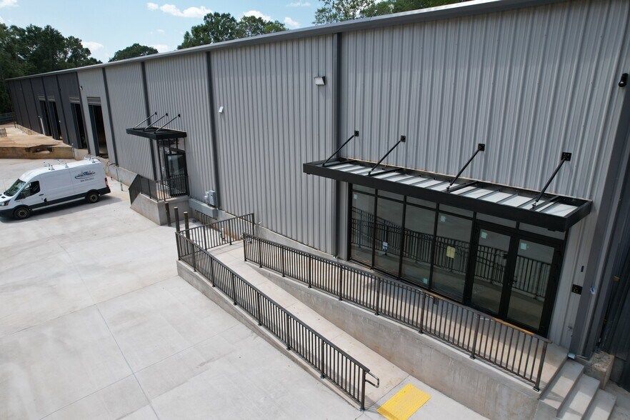 More Photos Of 630 Wofford St, Spartanburg Warehouse For Lease