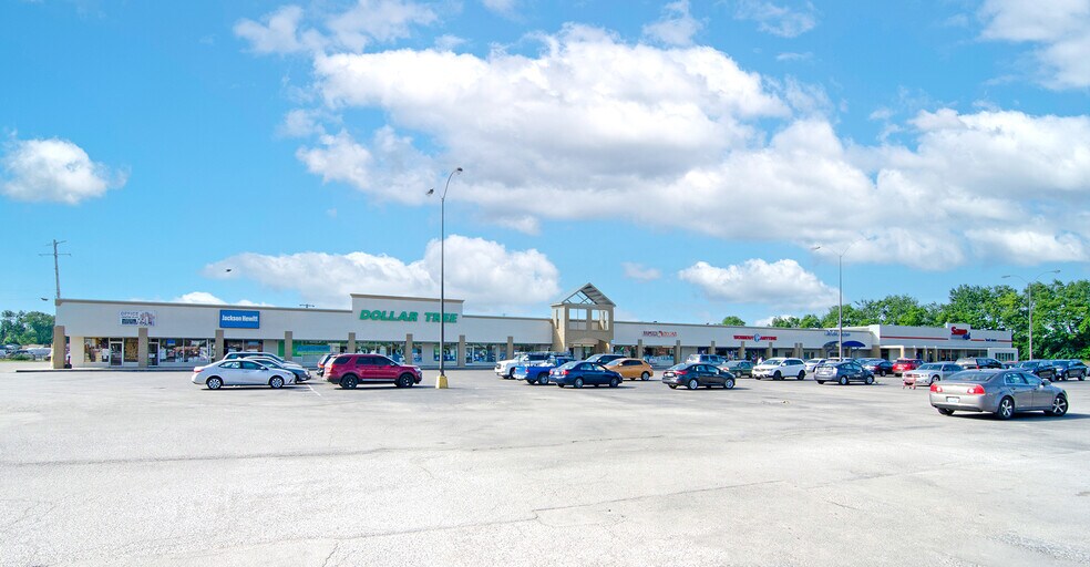 More Photos Of 300-320 Lexington Rd, Versailles Unknown For Lease