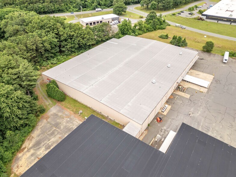 More Photos Of 14 Industrial Dr W, South Deerfield Manufacturing For Lease
