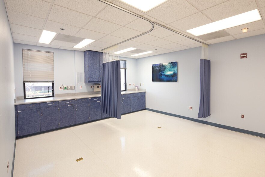 More Photos Of 303 Santa Fe Dr, Encinitas Medical For Sale