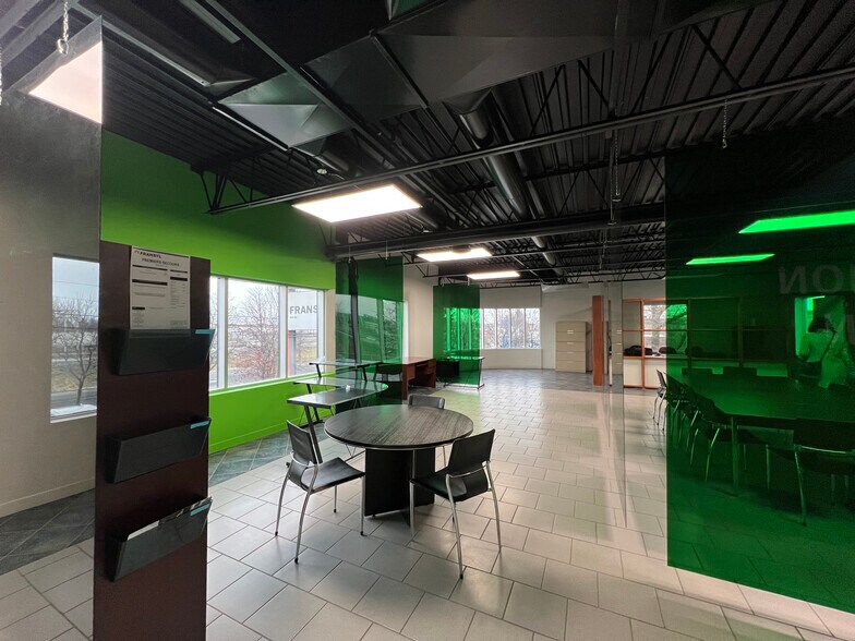 More Photos Of 1477 Rue Nobel, Sainte-julie Warehouse For Sale