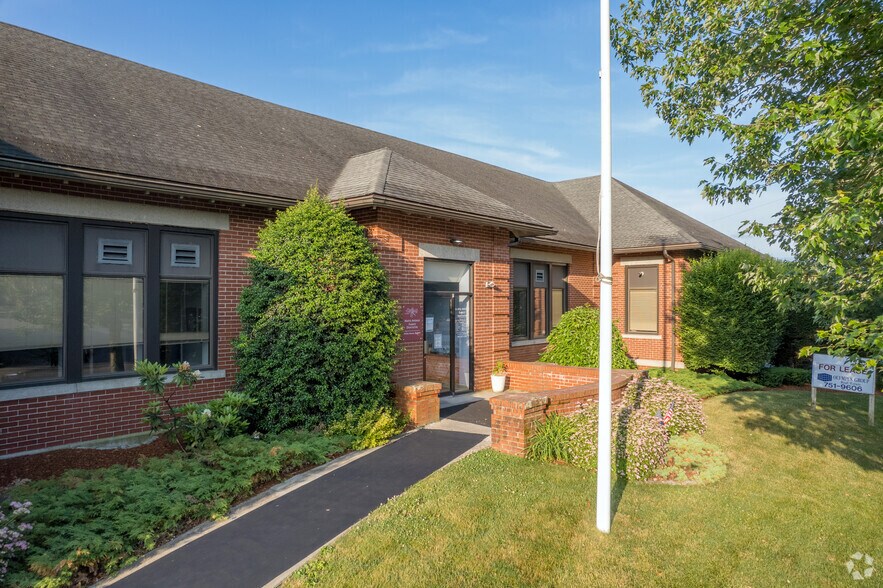 More Photos Of 310 Maple Ave, Barrington Medical For Lease