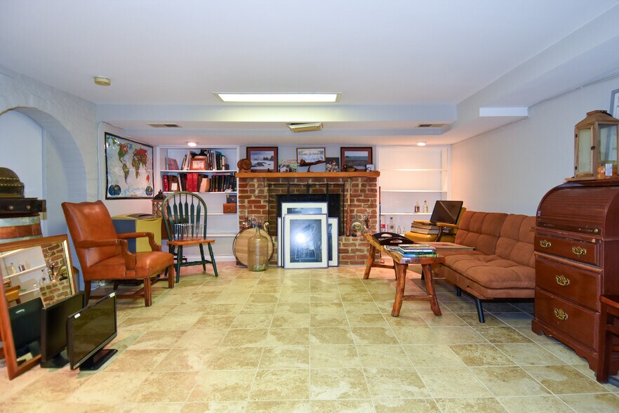 More Photos Of 109 S Fairfax St, Alexandria Office For Sale