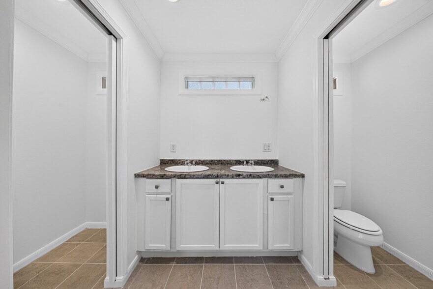 More Photos Of 26214 Hunter Ln, Katy Light Distribution For Lease