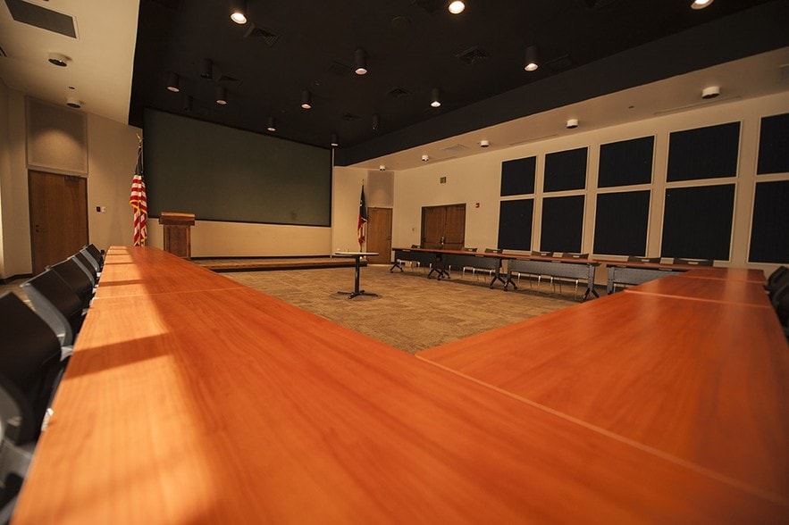 More Photos Of 100 N Stanton St, El Paso Office For Lease