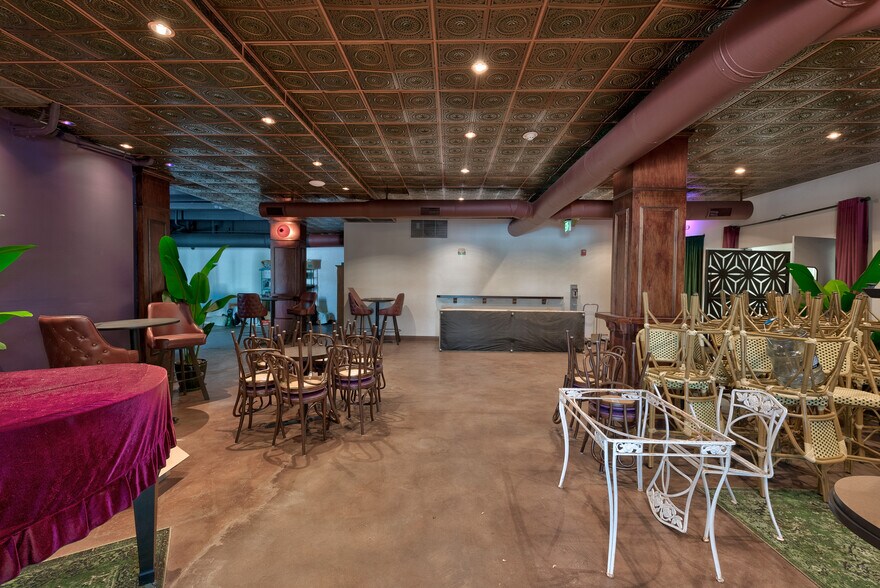 More Photos Of 369 N Palm Canyon Dr, Palm Springs Restaurant For Lease