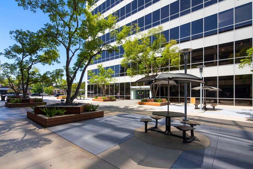 More Photos Of 21031 Ventura Blvd, Woodland Hills Office For Lease