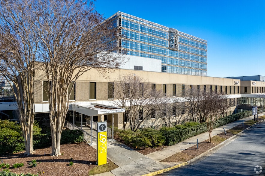 More Photos Of 5667 Peachtree Dunwoody Rd, Atlanta Medical For Lease
