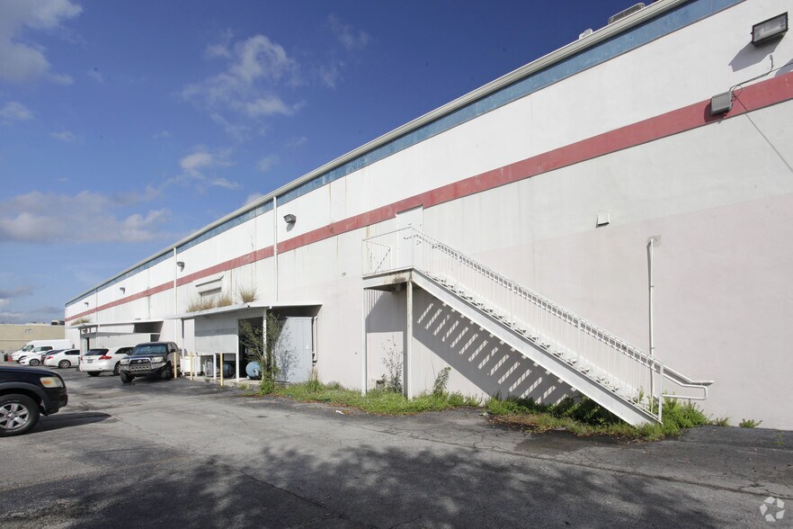 More Photos Of 2851 Evans St, Hollywood Warehouse For Lease