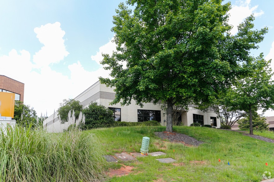 More Photos Of 1912 Cross Beam Dr, Charlotte Warehouse For Lease