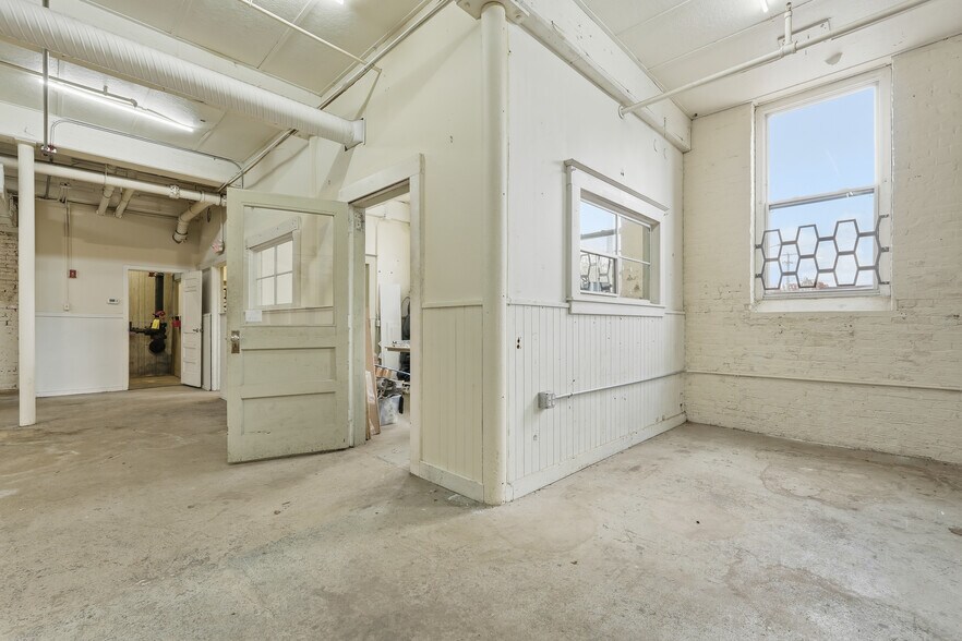 More Photos Of 420 Dwight St, Holyoke Manufacturing For Lease