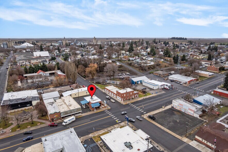 More Photos Of 639 Morgan St, Davenport Bank For Lease