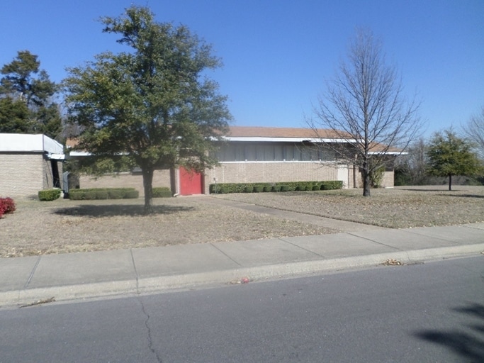 More Photos Of 2415 Magna Vista Dr, Dallas Religious Facility For Sale