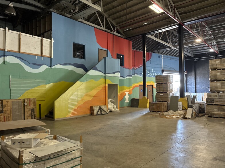 More Photos Of 417-421 E Commercial St, Anaheim Warehouse For Lease