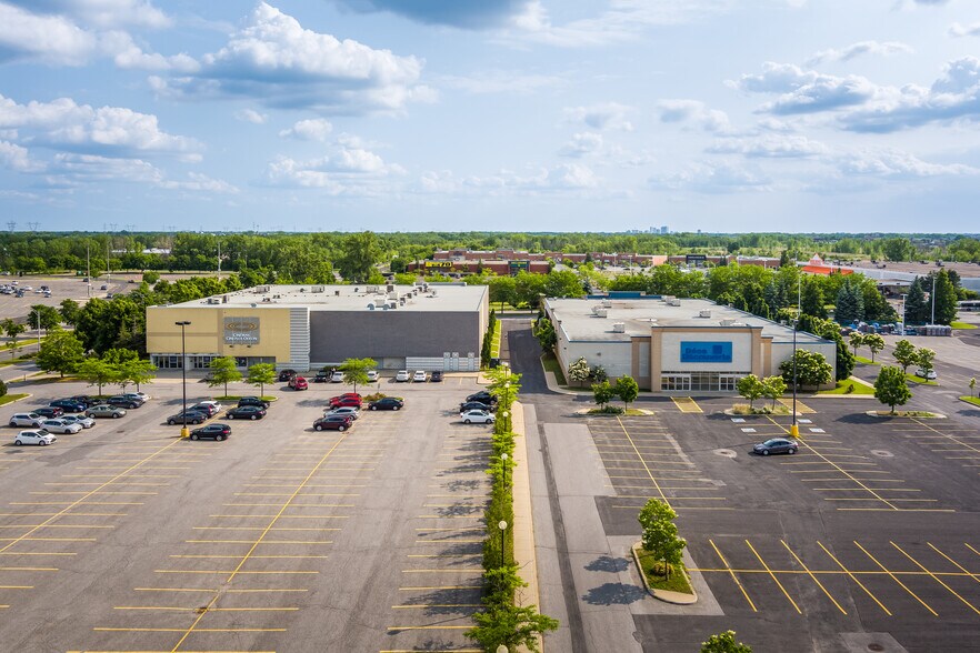 More Photos Of 1011-1195 BOUL St-Bruno, St-Bruno-de-Montarville Unknown For Lease