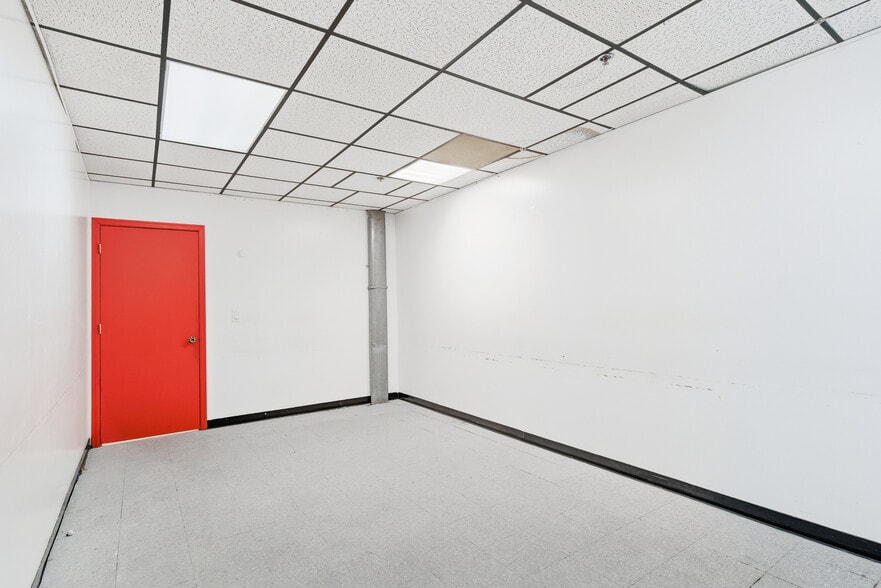 More Photos Of 128 Wilson Ave, Newark Office For Lease