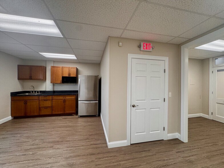 More Photos Of 38 Elm St, Westfield Storefront Retail Office For Lease