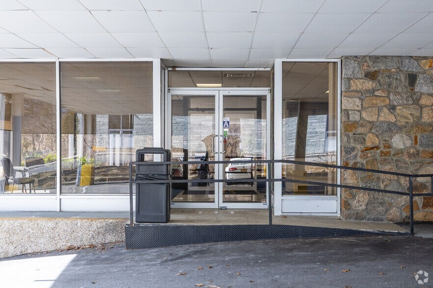 More Photos Of 111 N Central Ave, Hartsdale Office For Lease