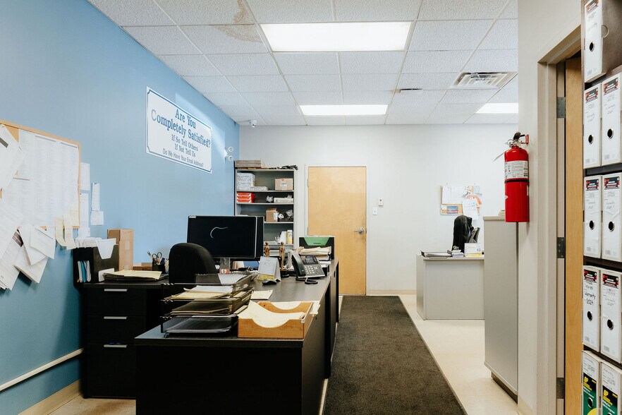 More Photos Of 105 Laurell Rd, Gander Showroom For Sale