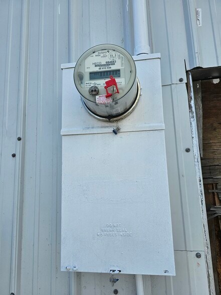 More Photos Of 672 Ahua St, Honolulu Warehouse For Lease