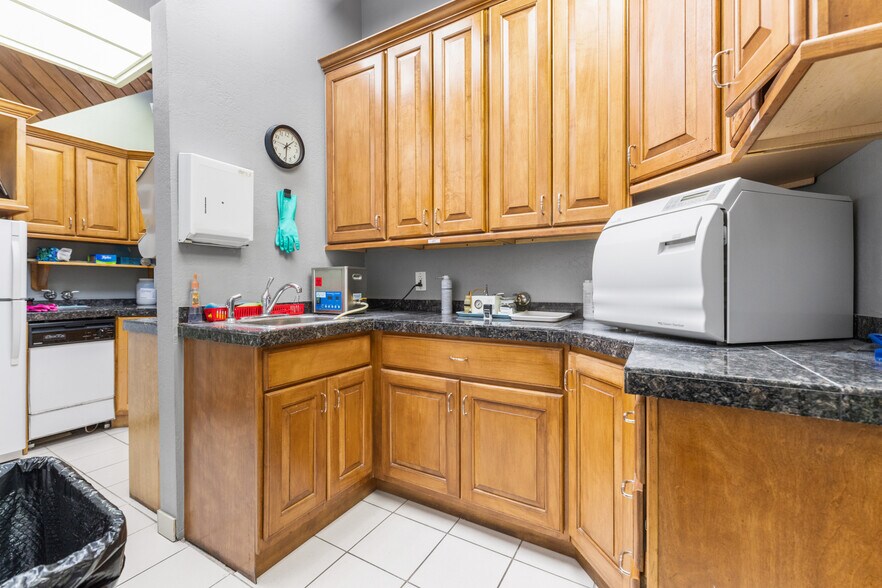 More Photos Of 3225 W Carefree Cir, Colorado Springs Medical For Sale