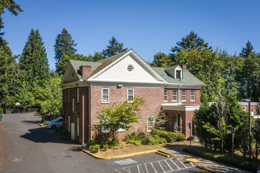 More Photos Of 2640 NW Alexandra Ave, Portland Specialty For Sale