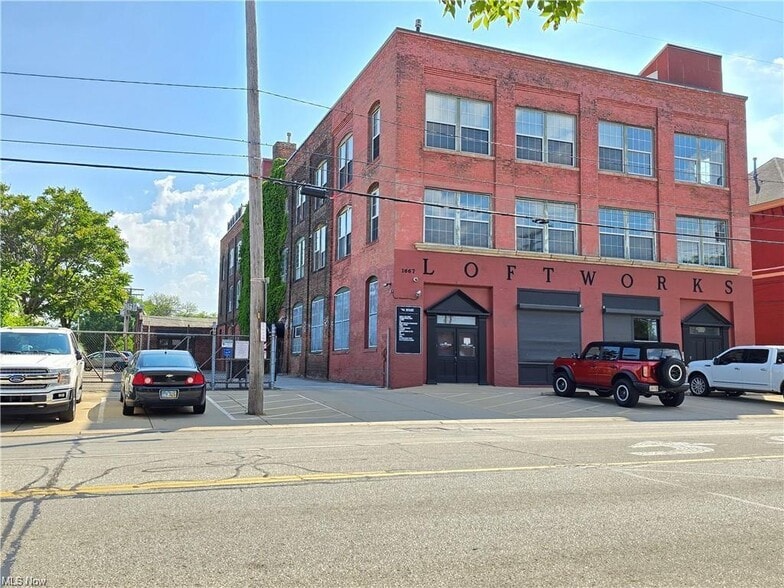 More Photos Of 1667 E 40th St, Cleveland Loft Creative Space For Sale