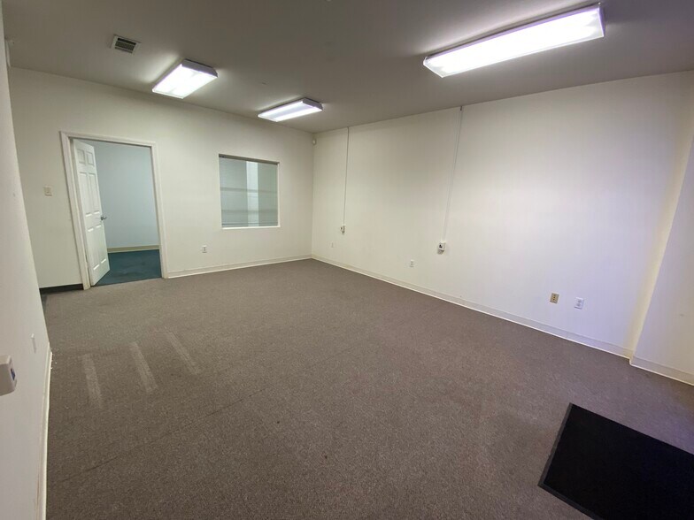 More Photos Of 241 Highway 1085, Madisonville Warehouse For Lease