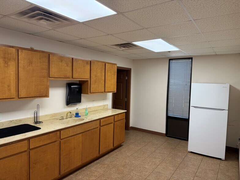 More Photos Of 404 S Westover Blvd, Albany Distribution For Lease
