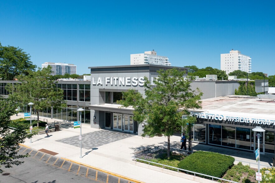 More Photos Of 3401-3481 S King Dr, Chicago Unknown For Lease