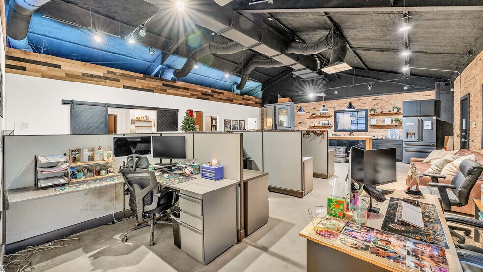 More Photos Of 705 Jerry Smith Rd, Dover Light Manufacturing For Sale