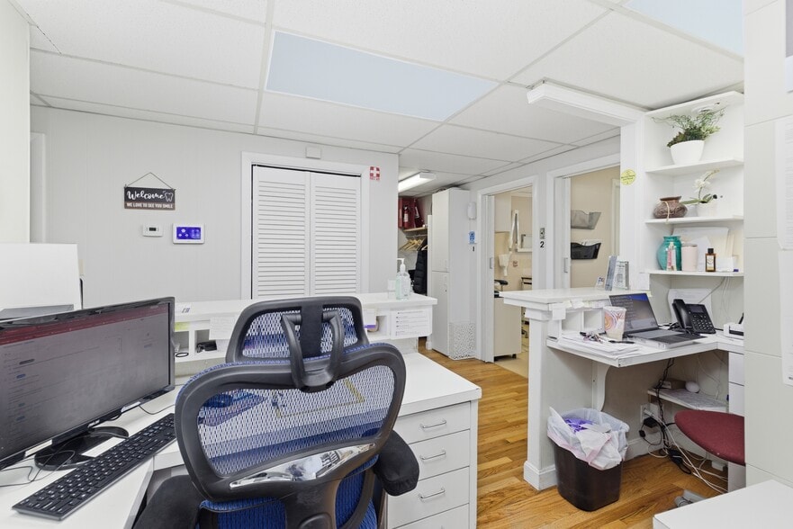 More Photos Of 1051 Beacon St, Brookline Medical For Sale
