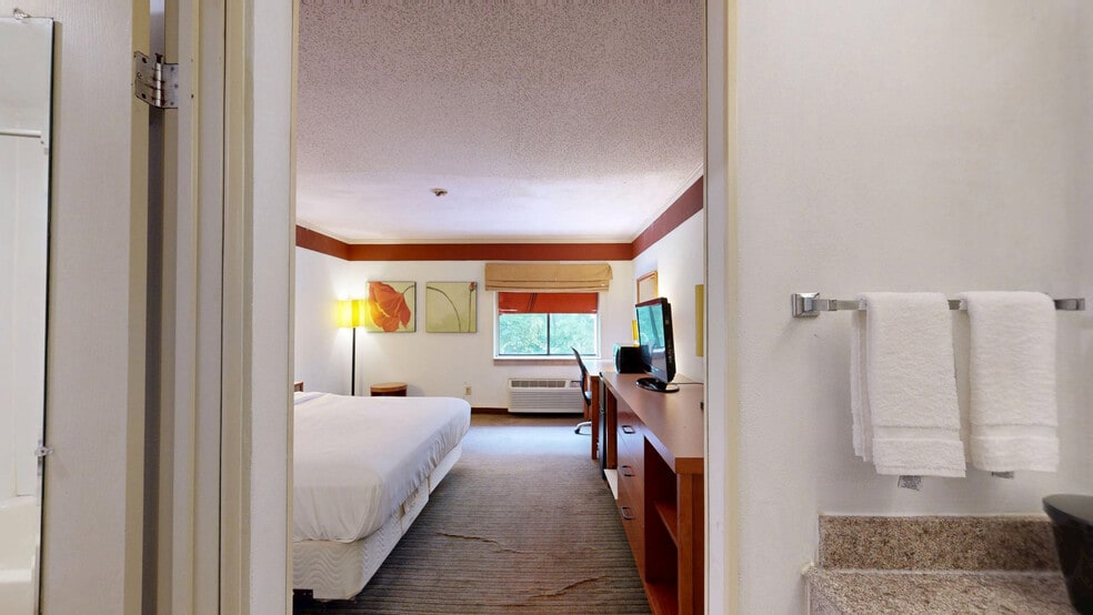 More Photos Of 2919 Warm Springs Rd, Columbus Hotel For Sale