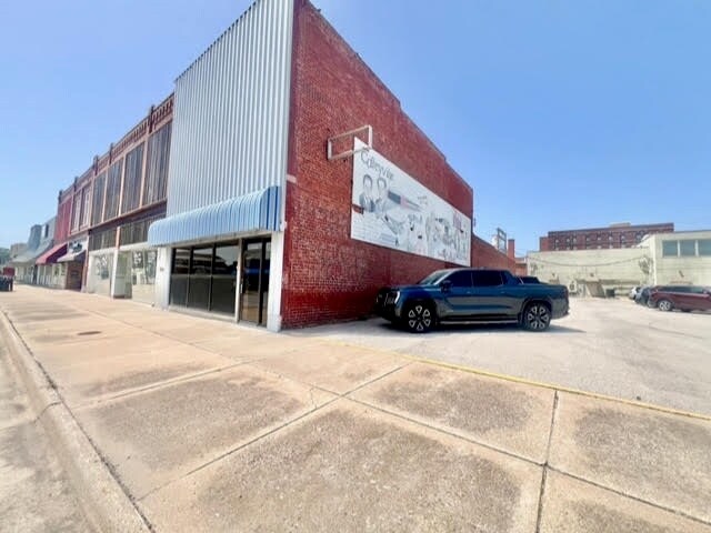 More Photos Of 210 W 9th St, Coffeyville Office For Sale
