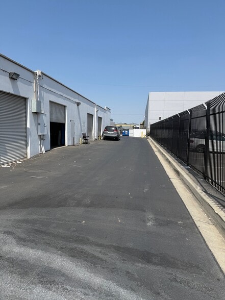 More Photos Of 7801-7807 Telegraph Rd, Montebello Flex For Lease