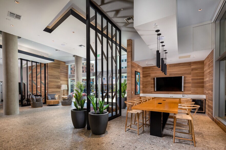 More Photos Of 750 S Oxford Ave, Los Angeles Apartments For Lease