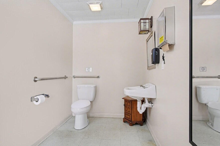 More Photos Of 328 Lake Road East Frk, Hamlin Restaurant For Sale