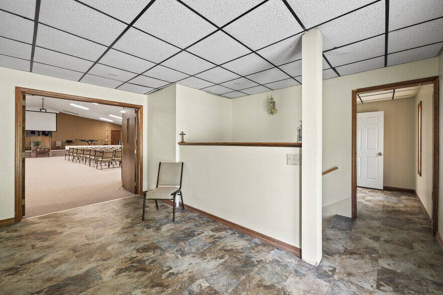 More Photos Of 832 Allardt Hwy, Jamestown Showroom For Sale