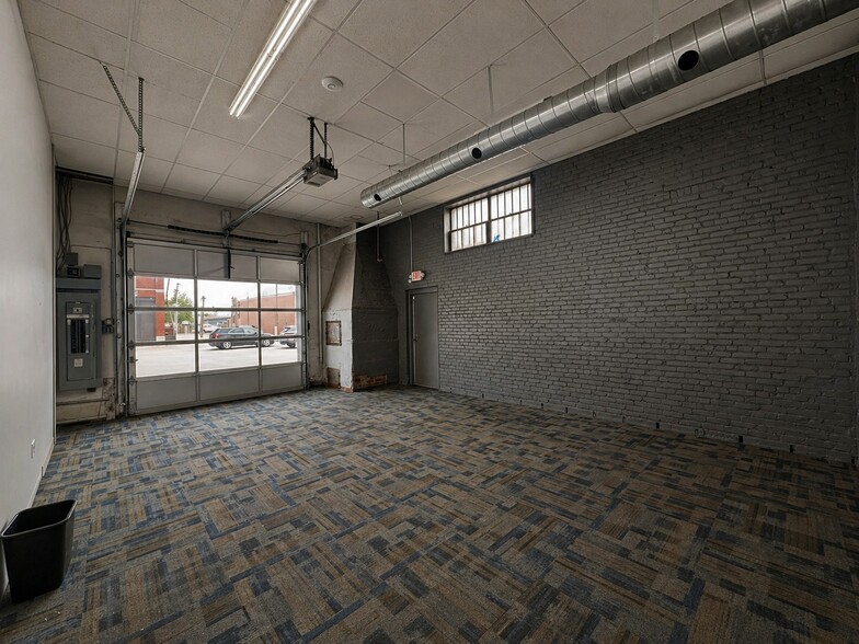 More Photos Of 921 E Douglas Ave, Wichita Auto Repair For Lease