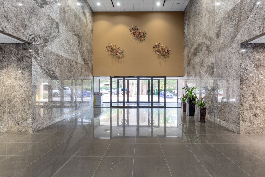 More Photos Of 4004 Belt Line Rd, Addison Unknown For Lease