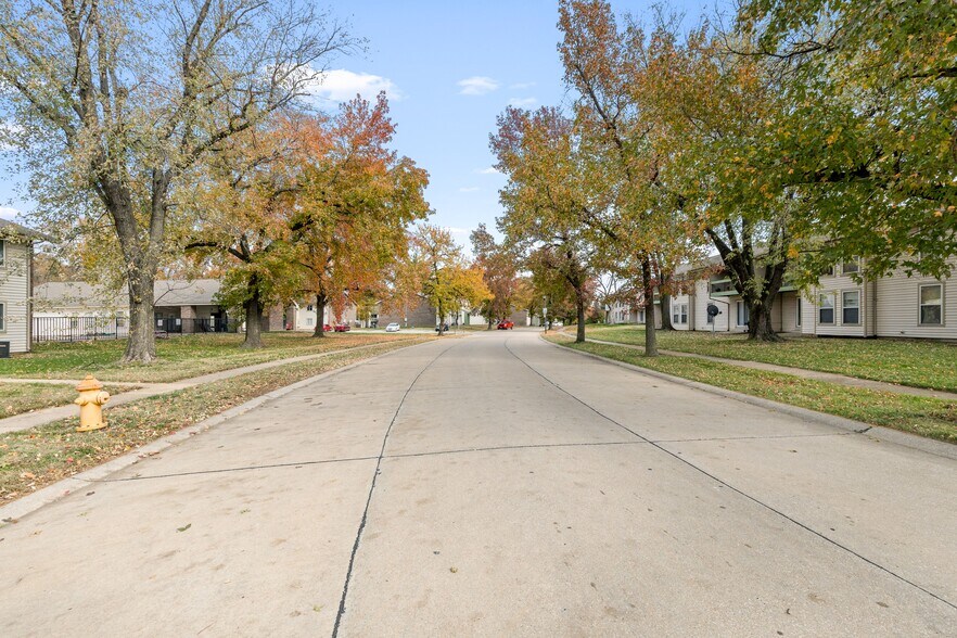 More Photos Of 11065 Dunklin Dr, Saint Louis Apartments For Sale